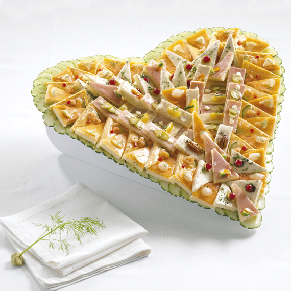 Présentoir en coeur avec ses 90 toasts variés
