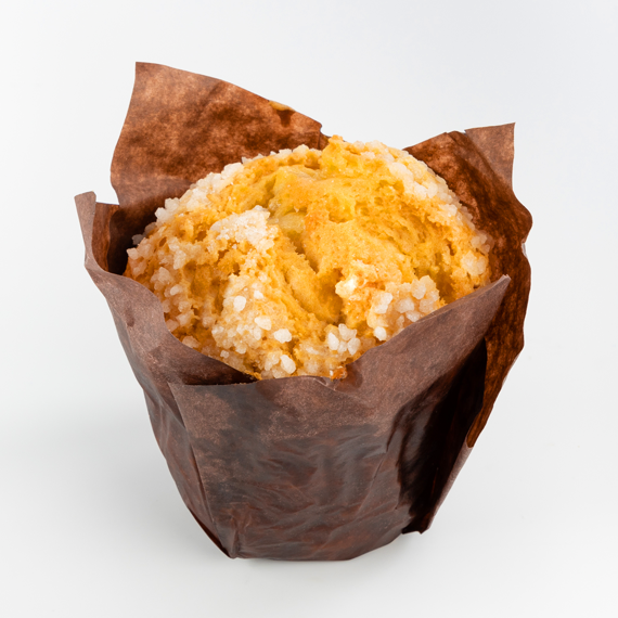 muffin-citron Délicieux muffin au citron avec des éclats de sucre sur le dessus