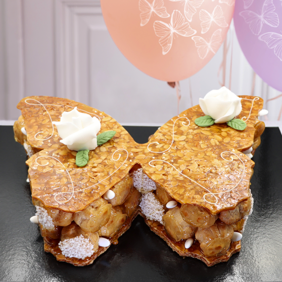 Pièce montée en forme de papillon en chou