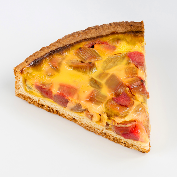 Part de la tarte à la rhubarbe